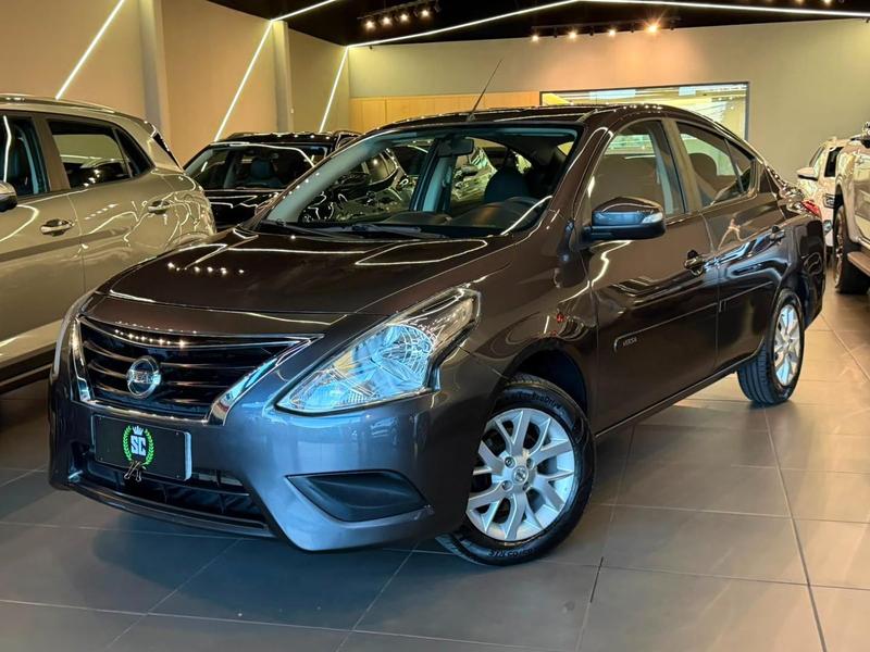Nissan Versa 16sv CVT - foto 2