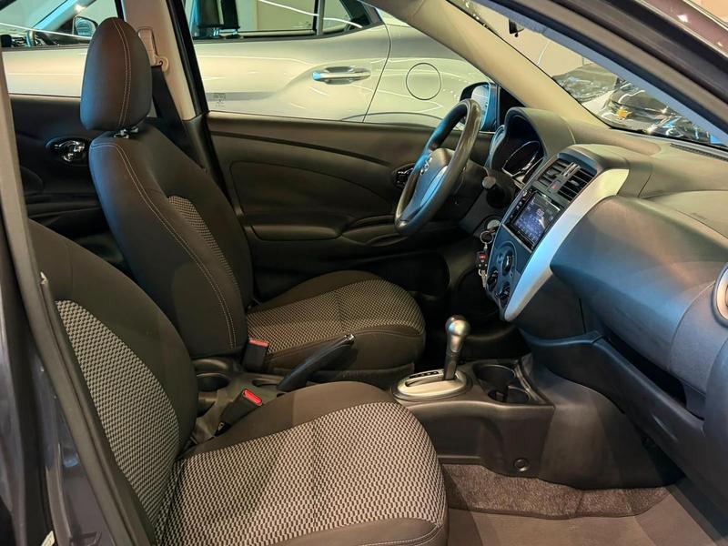 Nissan Versa 16sv CVT - foto 12