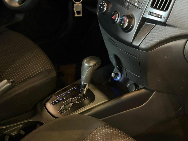 Hyundai i30 2.0 - foto 9