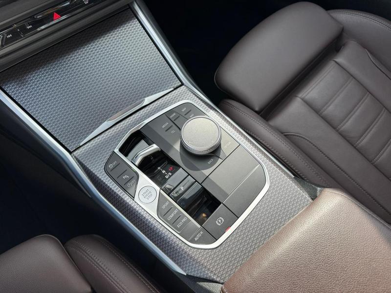 BMW 320i M Sport Flex - foto 16