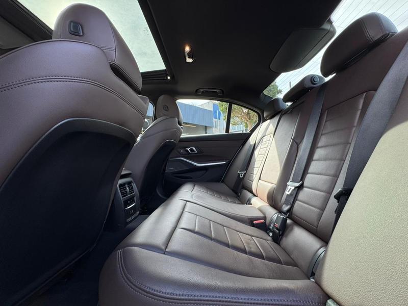 BMW 320i M Sport Flex - foto 17