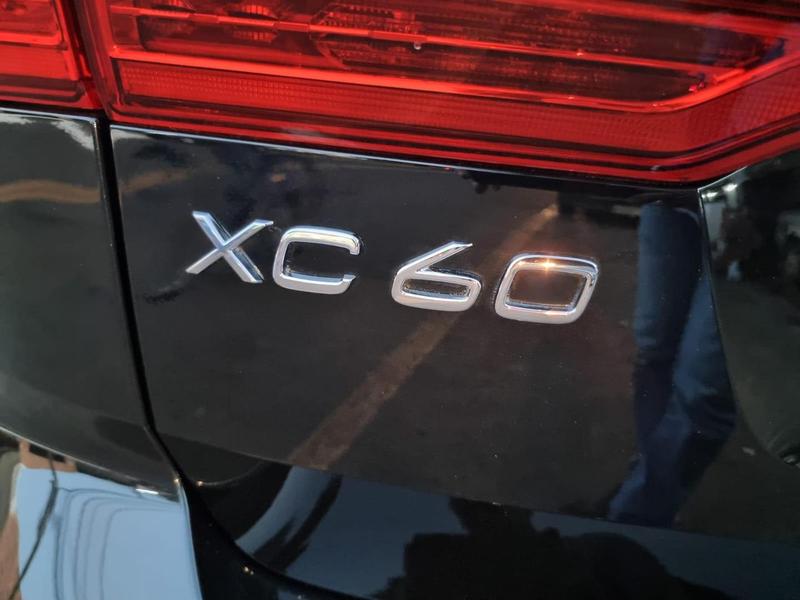 Volvo XC60 T8 R Design - foto 11