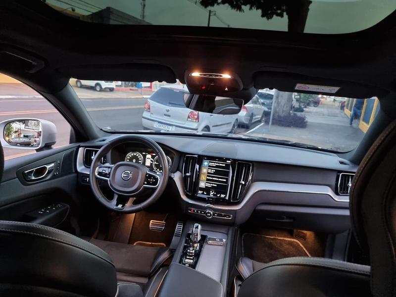 Volvo XC60 T8 R Design - foto 7