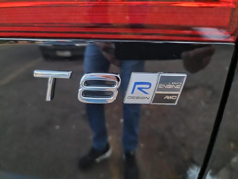 Volvo XC60 T8 R Design - foto 10