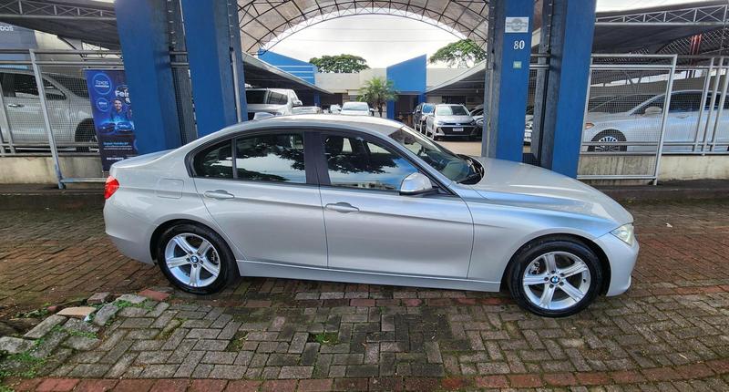 BMW 320i Active Flex - foto 2