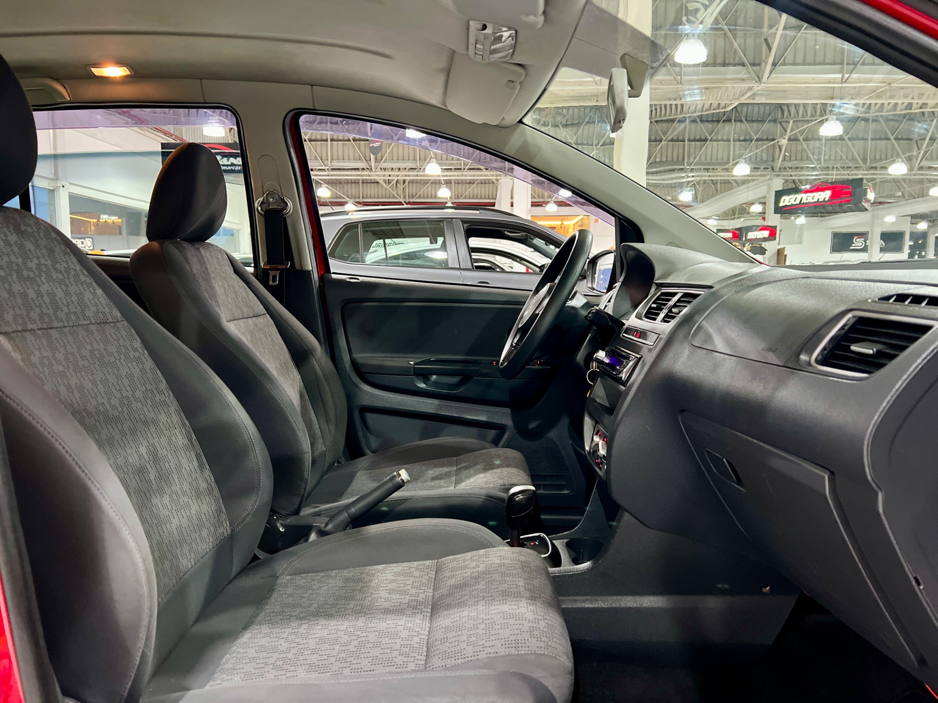 volkswagen fox 1.6 at 2014