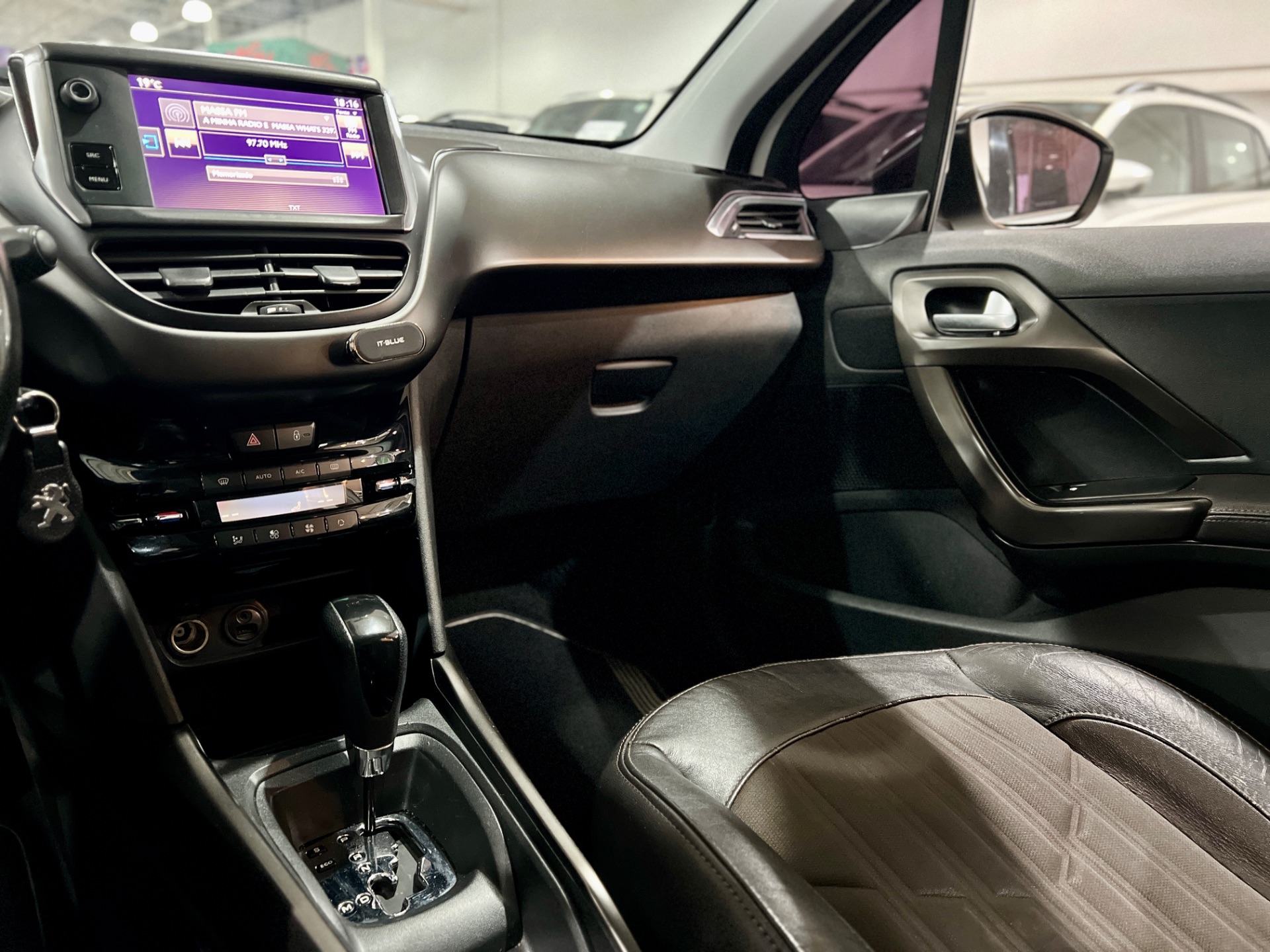 peugeot 2008 griffe at 1.6 com teto 2017