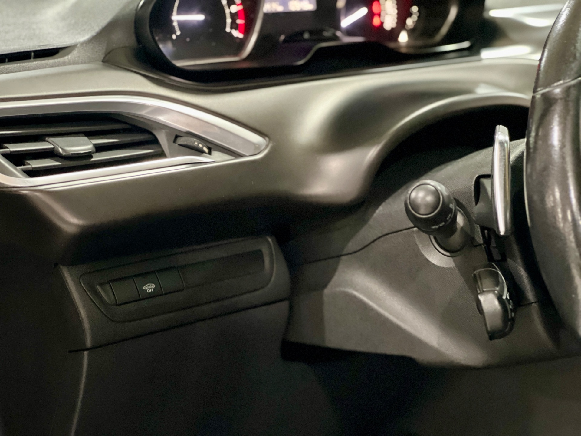 peugeot 2008 griffe at 1.6 com teto 2017