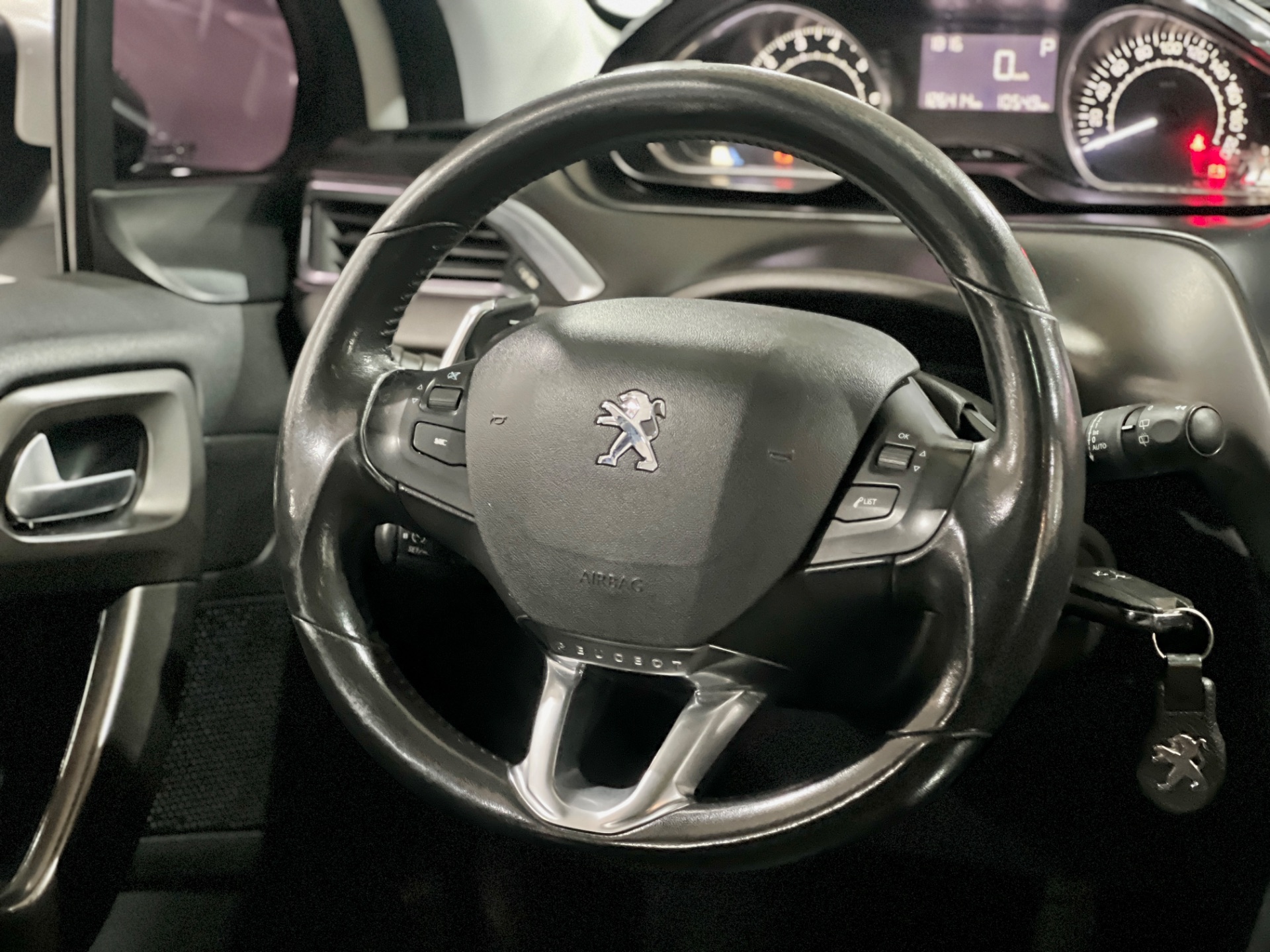 peugeot 2008 griffe at 1.6 com teto 2017