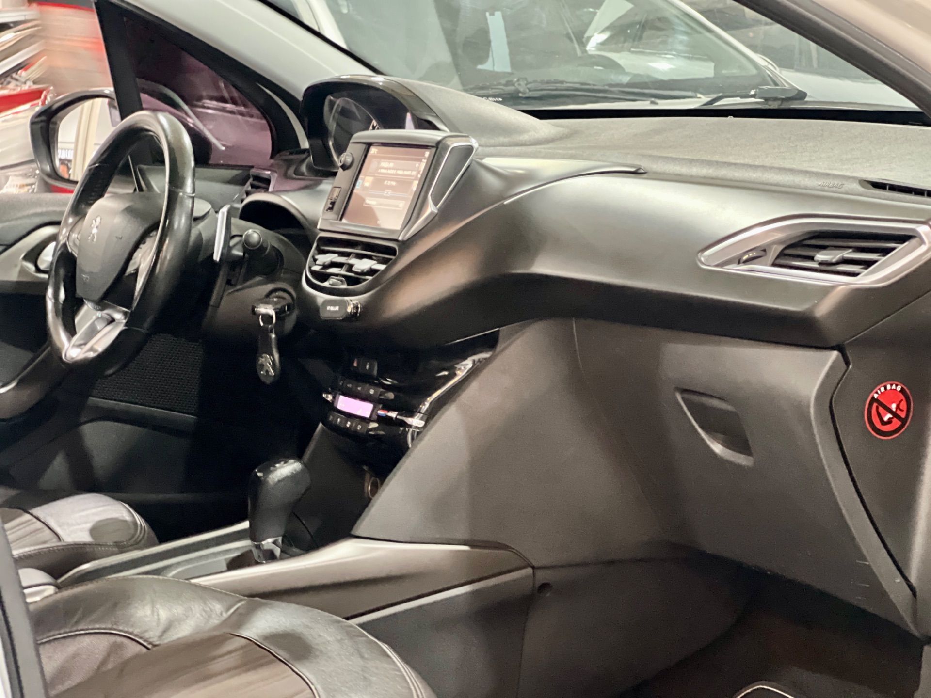 peugeot 2008 griffe at 1.6 com teto 2017