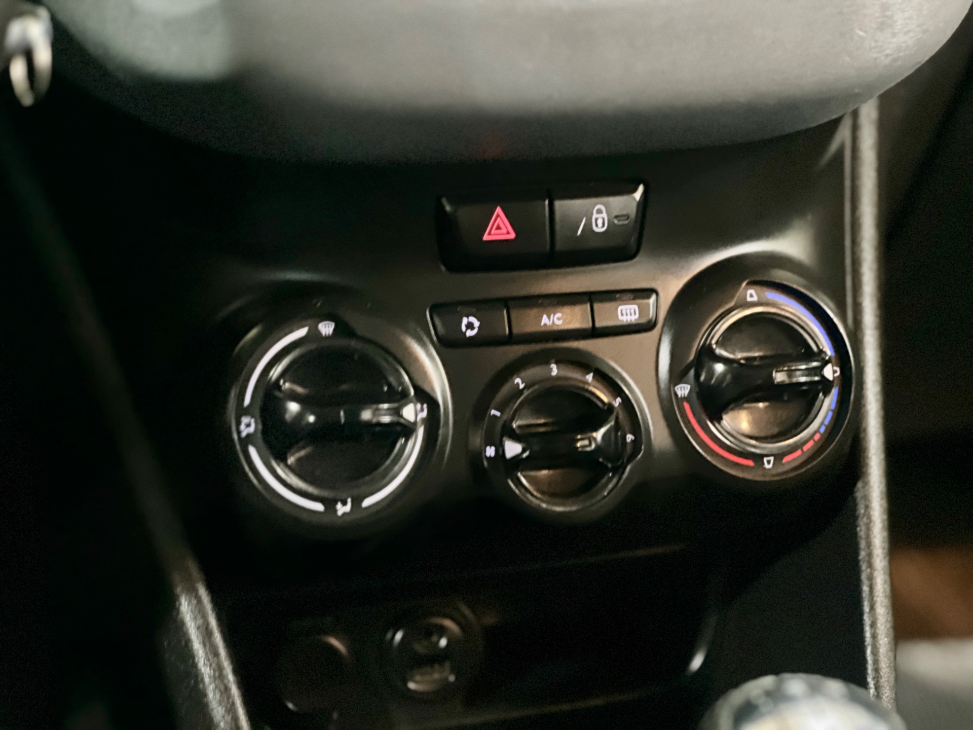 peugeot 208 1.5 active completo 2015