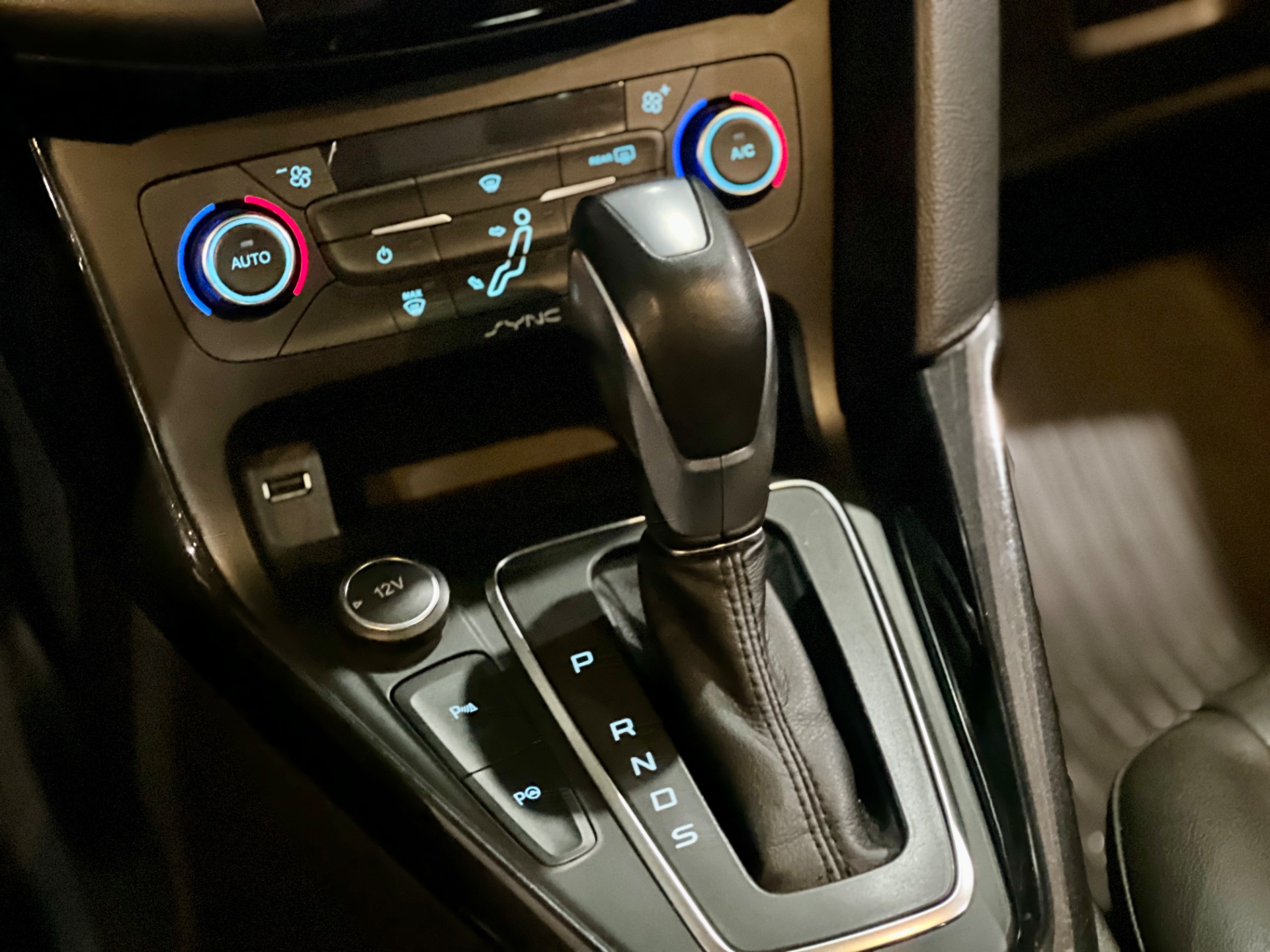 ford focus titanium plus 2.0 at 2016