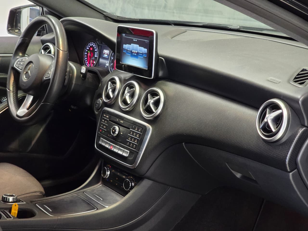 mercedes-benz a200 ff 1.6 turbo at 2016