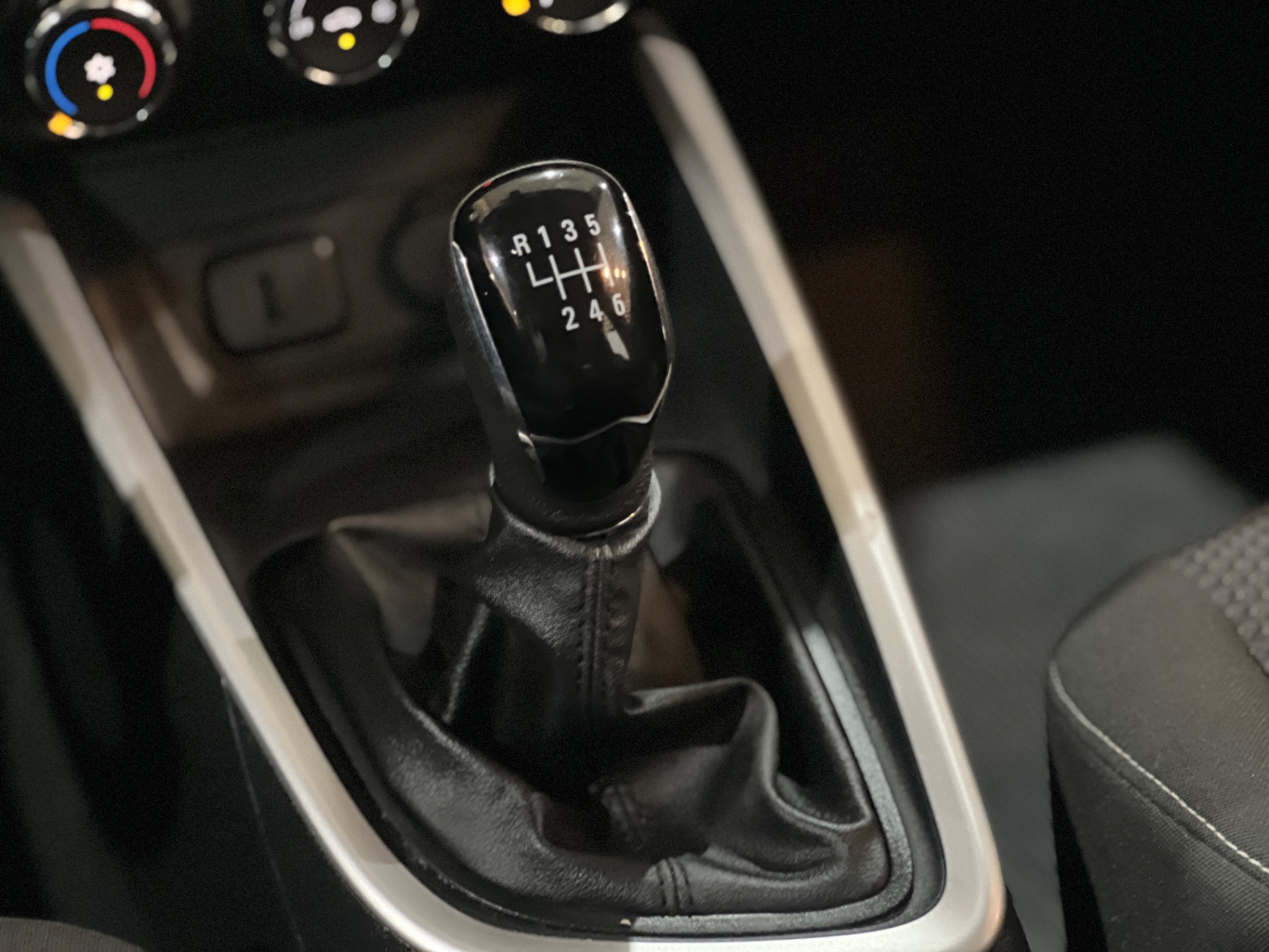 chevrolet onix plus 1.0 lt2 manual ano 2024