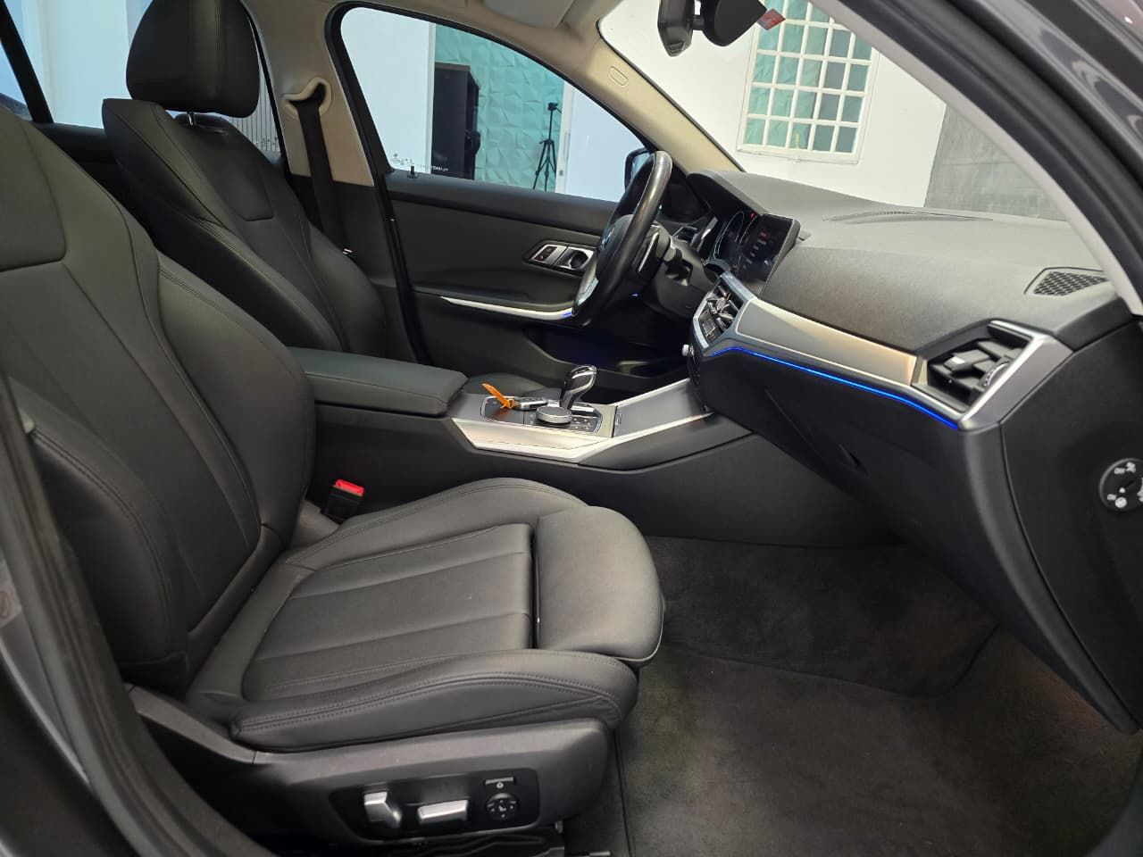 bmw 330i automatica 2.0 com teto solar 2020