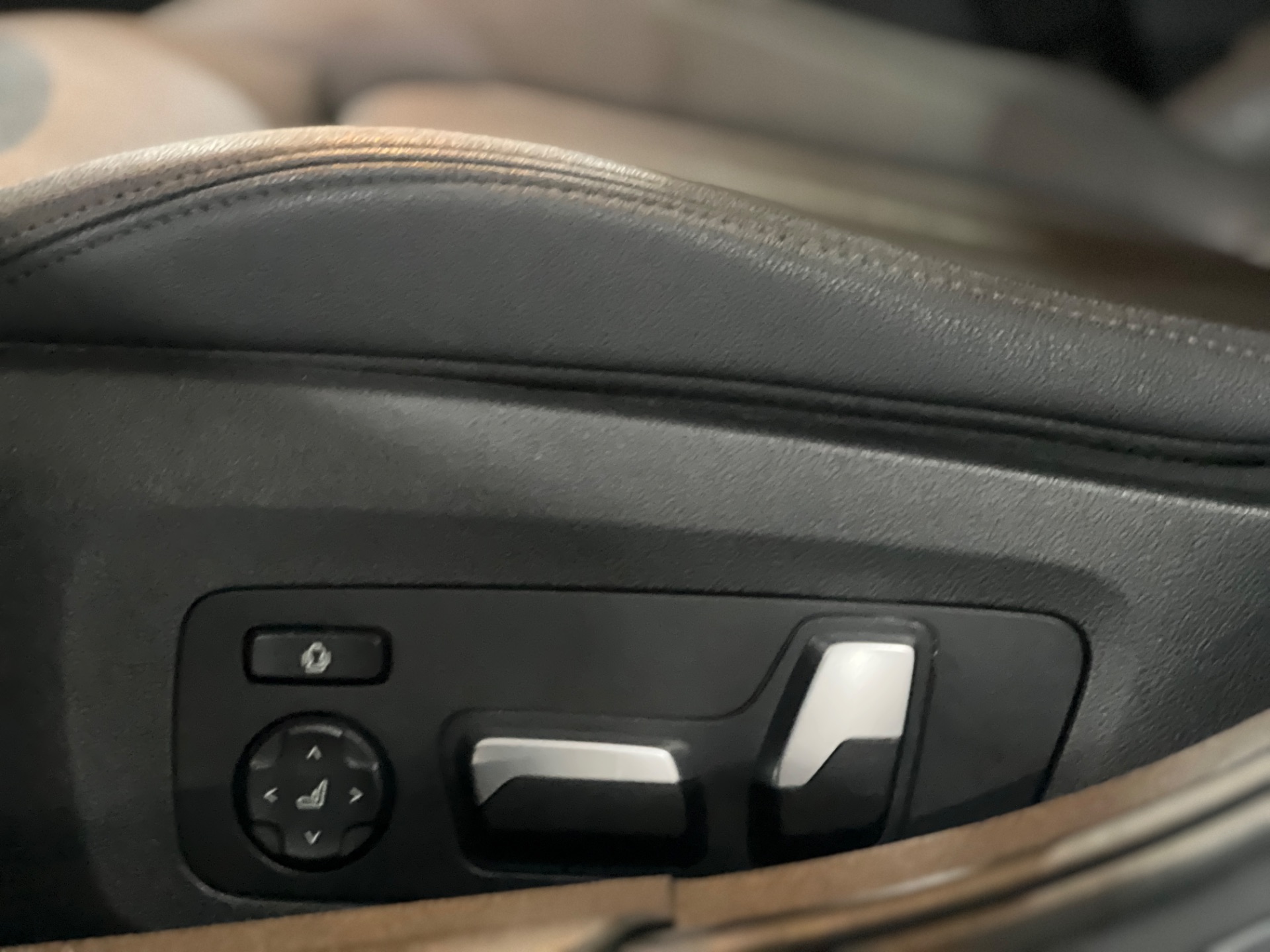 bmw 330i automatica 2.0 com teto solar 2020