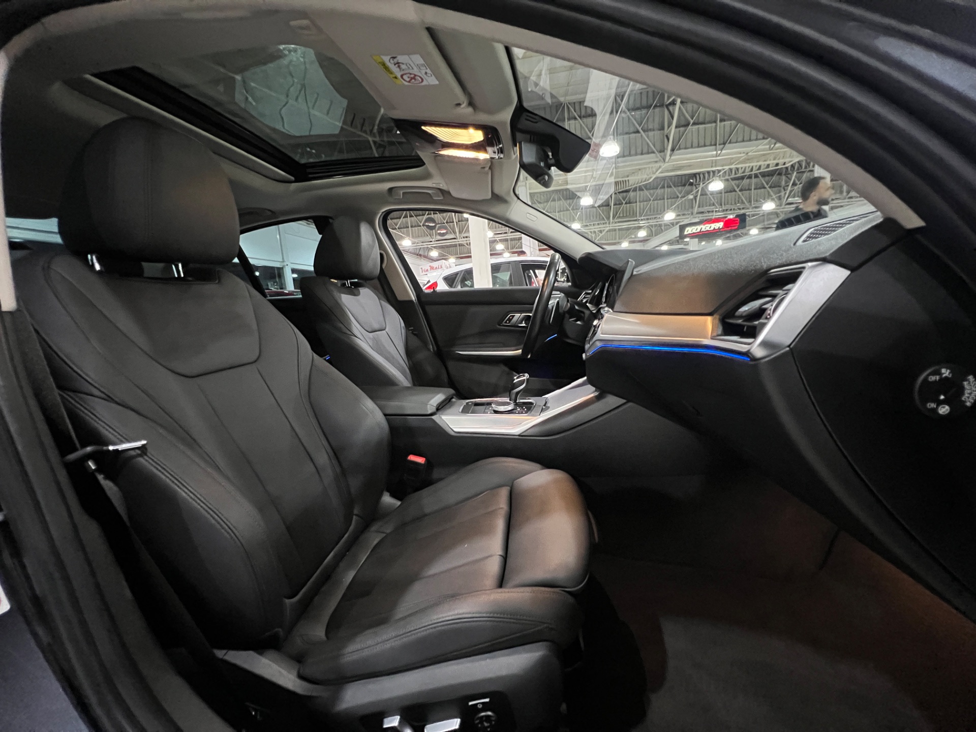 bmw 330i automatica 2.0 com teto solar 2020