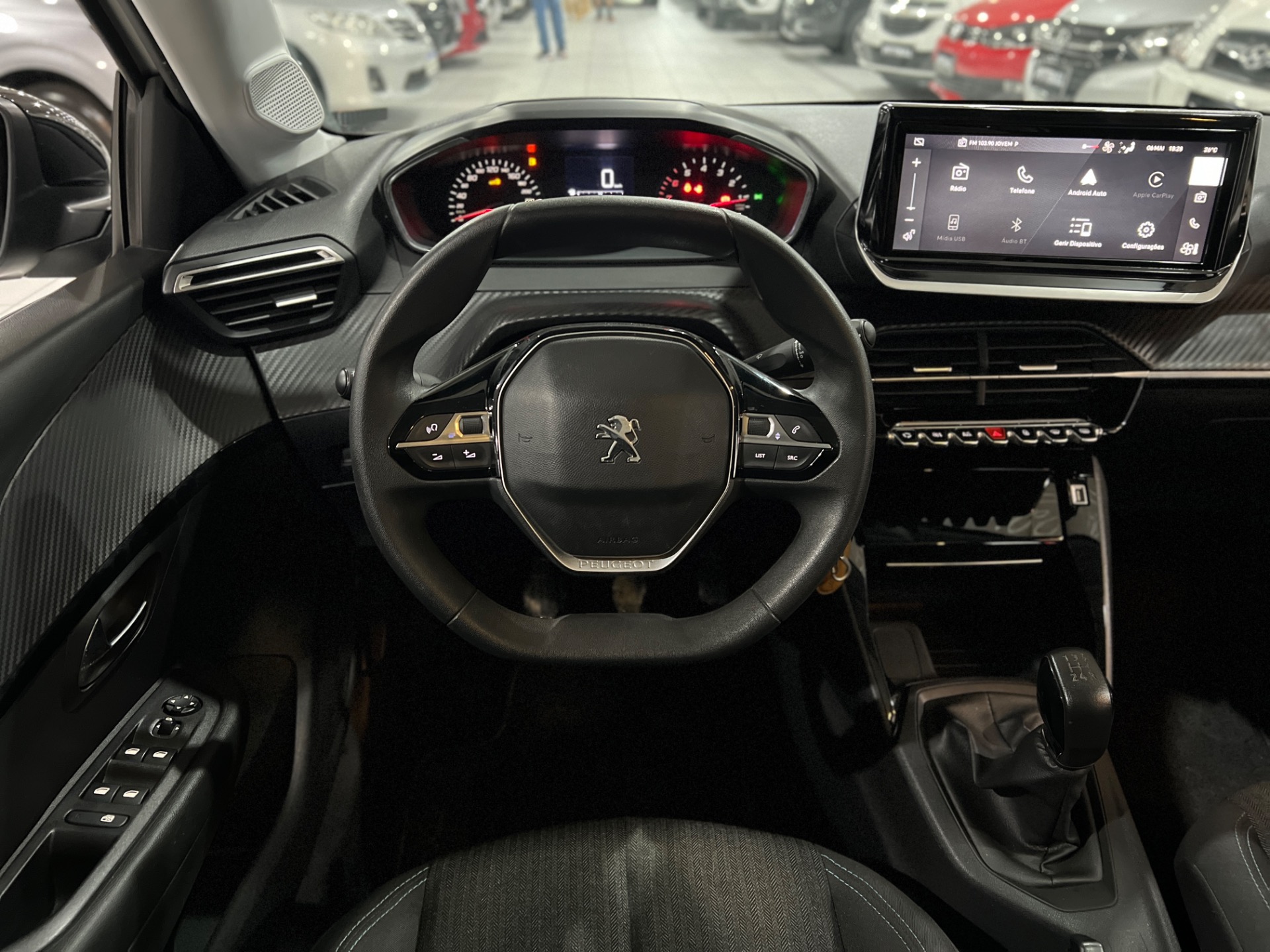 peugeot 208 1.0 style com teto panoramico 2023