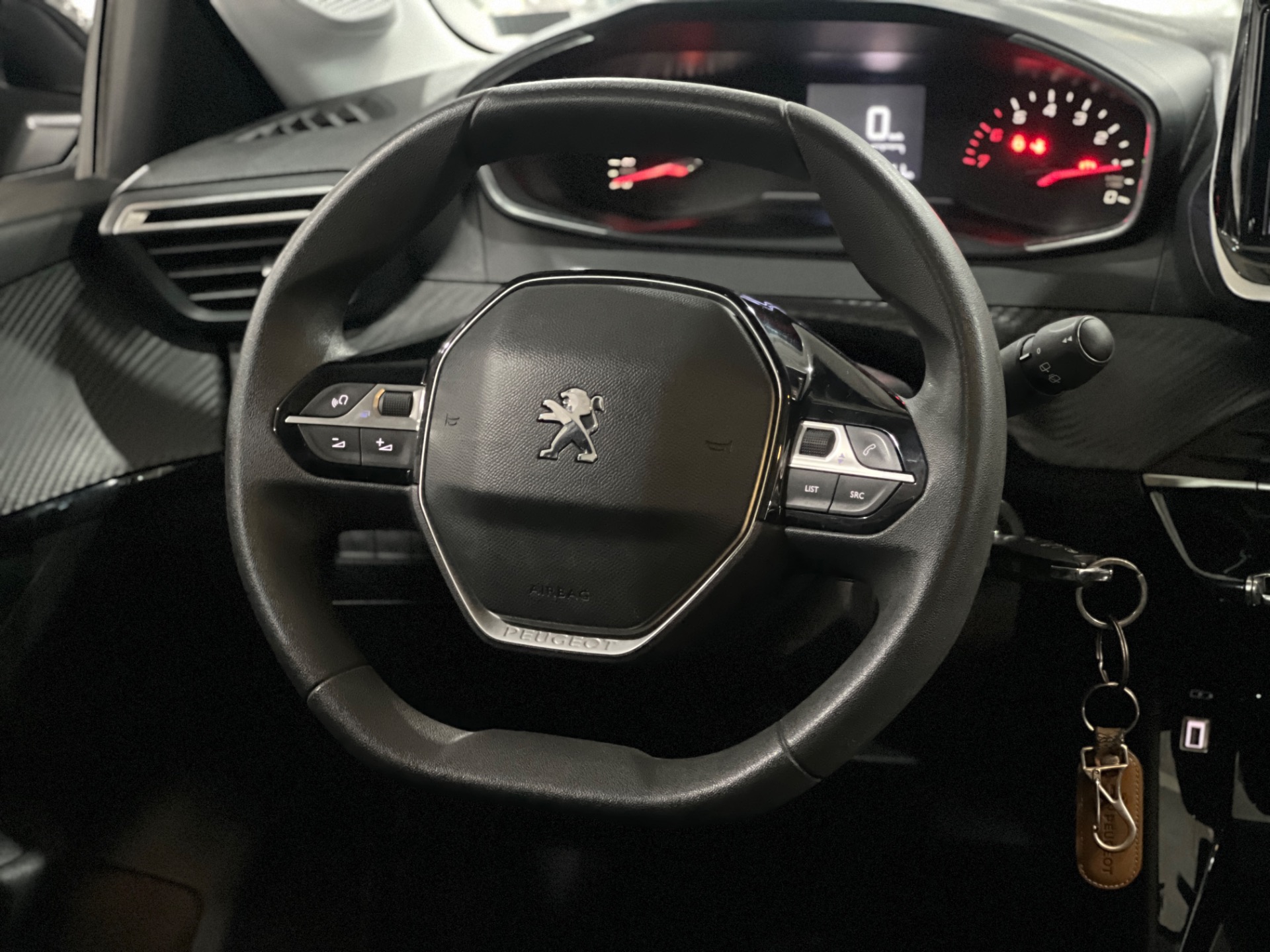 peugeot 208 1.0 style com teto panoramico 2023