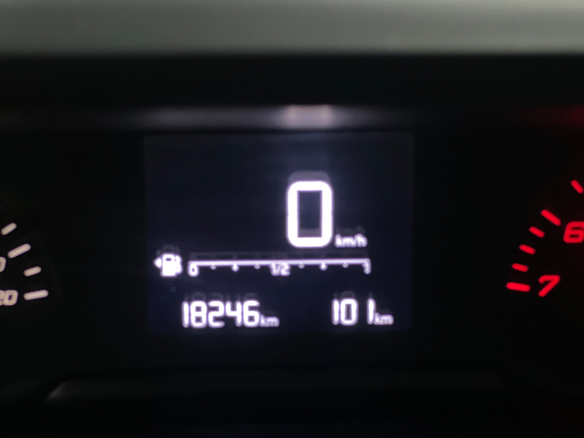 peugeot 208 1.0 style com teto panoramico 2023