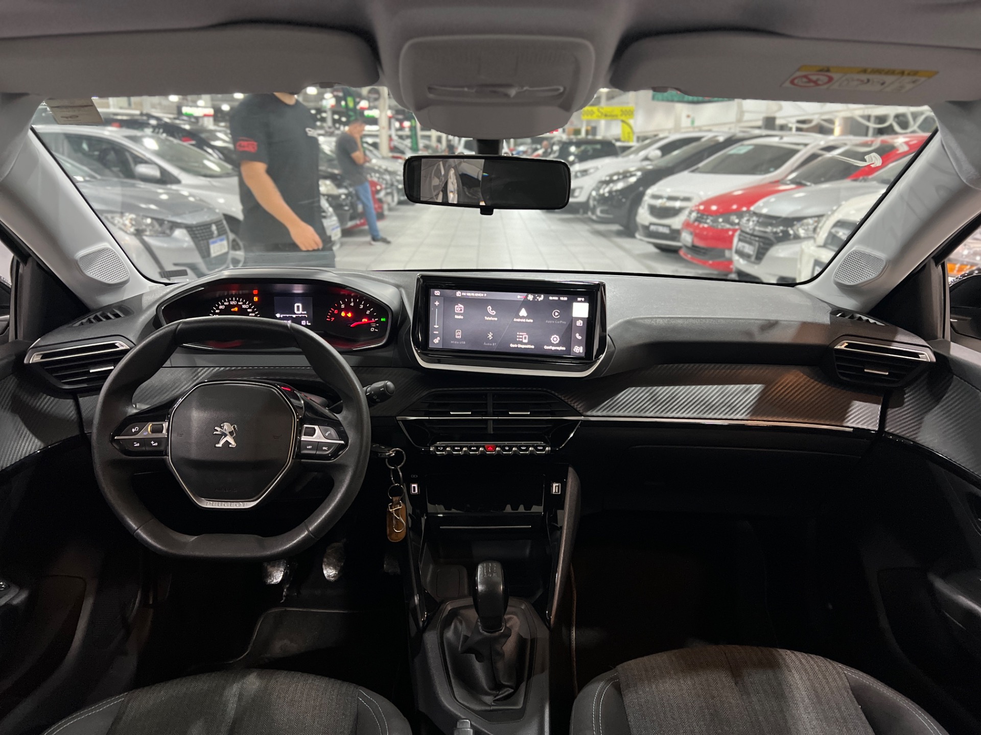 peugeot 208 1.0 style com teto panoramico 2023