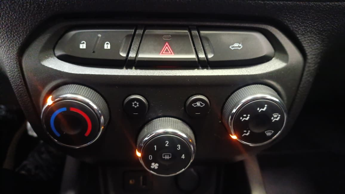chevrolet onix 1.4mt ltz 2015
