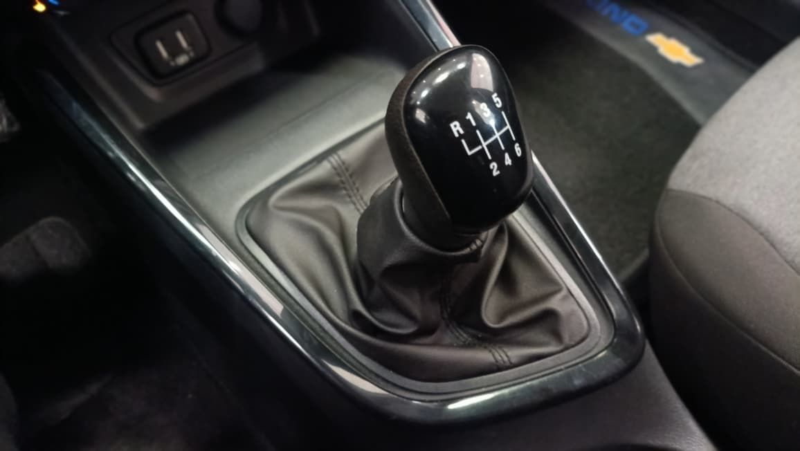 chevrolet onix 10mt hb 2024