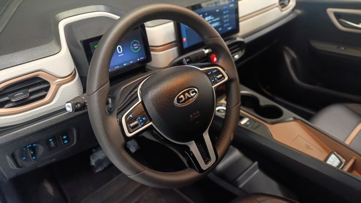 jac e js1 100% eletrico ano 2025
