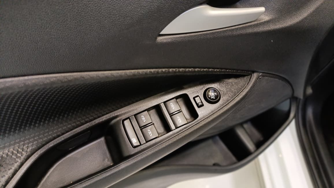 onix sedan plus 1.o lt2 ano 2023