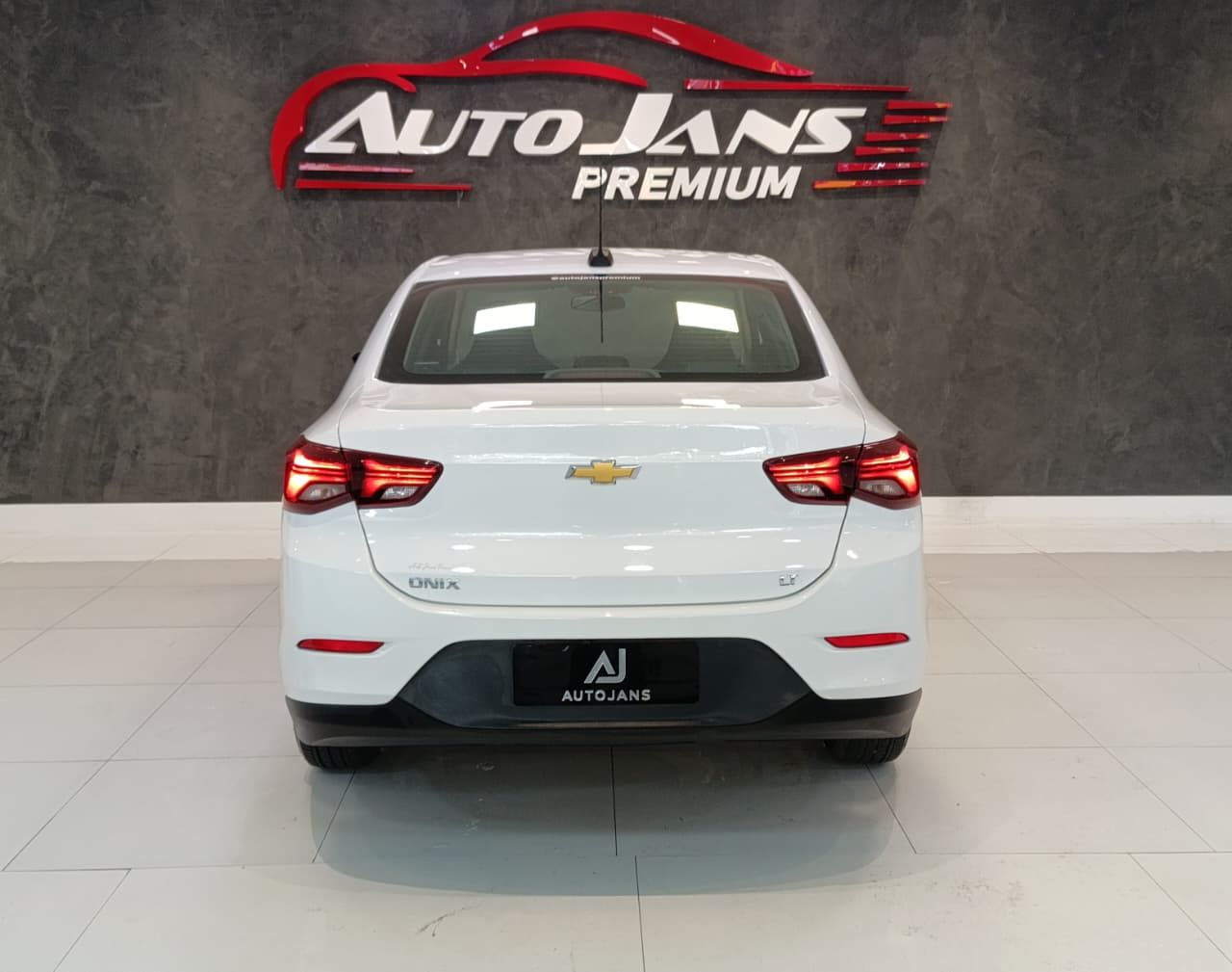 onix sedan plus 1.o lt2 ano 2023
