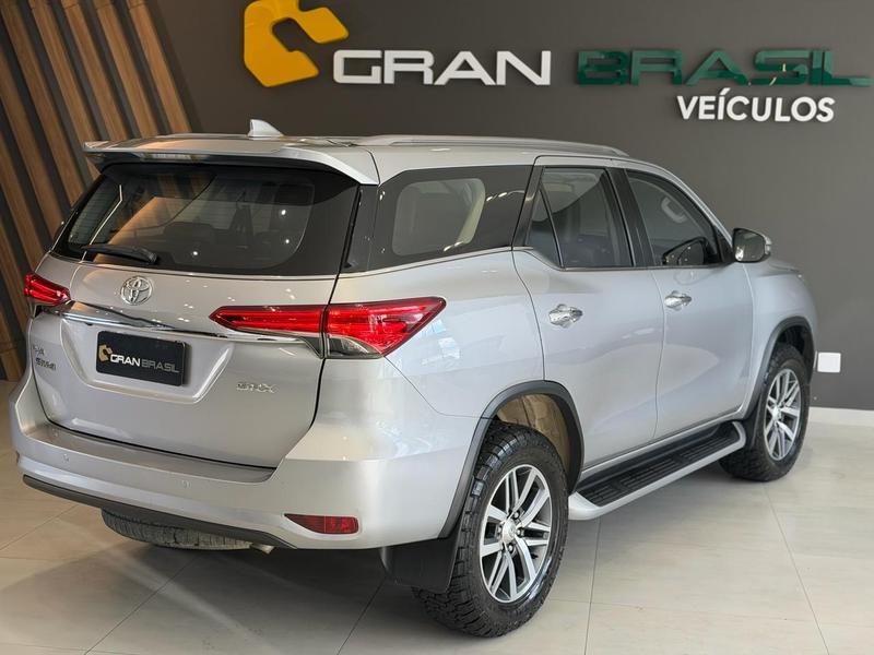Toyota SW4 28 Srx 4X4 7 Lugares - foto 6