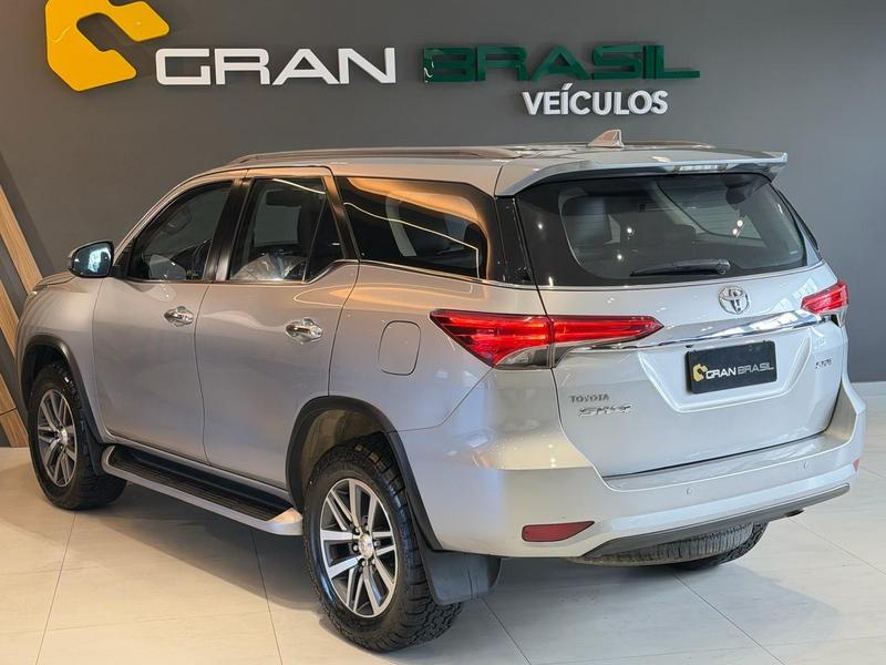 Toyota SW4 28 Srx 4X4 7 Lugares - foto 8