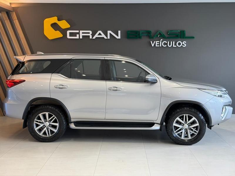 Toyota SW4 28 Srx 4X4 7 Lugares - foto 4