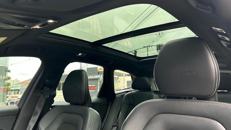 Volvo XC60 T8 R Design - foto 8