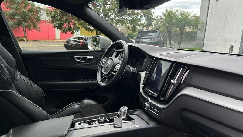 Volvo XC60 T8 R Design - foto 6