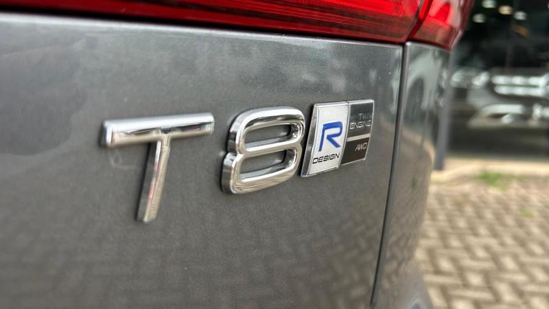 Volvo XC60 T8 R Design - foto 10