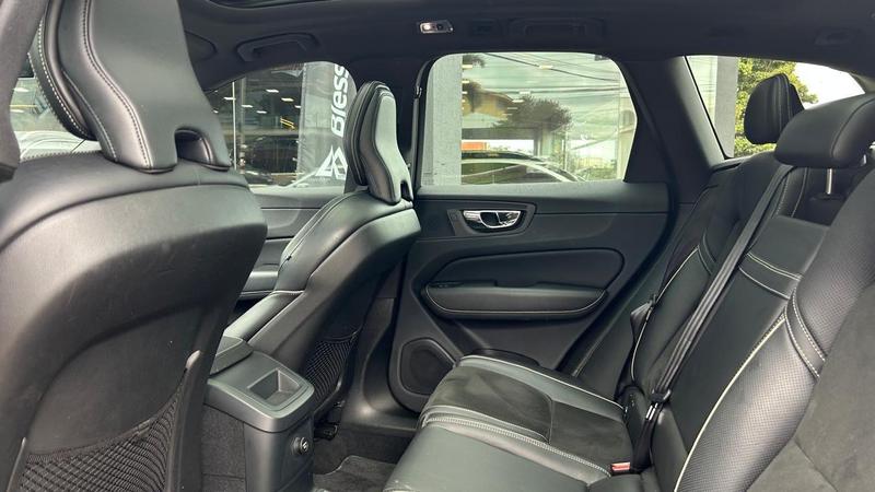 Volvo XC60 T8 R Design - foto 7