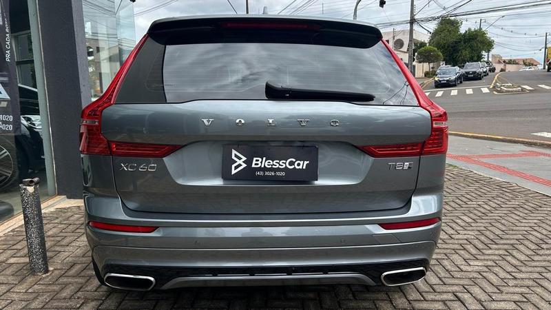 Volvo XC60 T8 R Design - foto 5