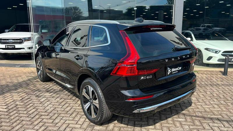Volvo XC60 T8 Plus - foto 2