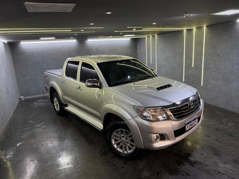 TOYOTA HILUX CD SRV D4-D 4X4 3.0 TDI DIESEL AUT