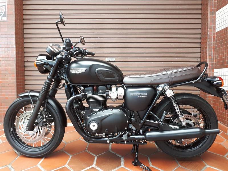 TRIUMPH BONNEVILLE T120 BLACK
