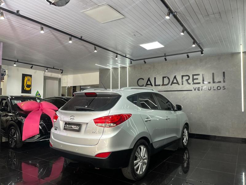 Hyundai ix35 2.0 - foto 4