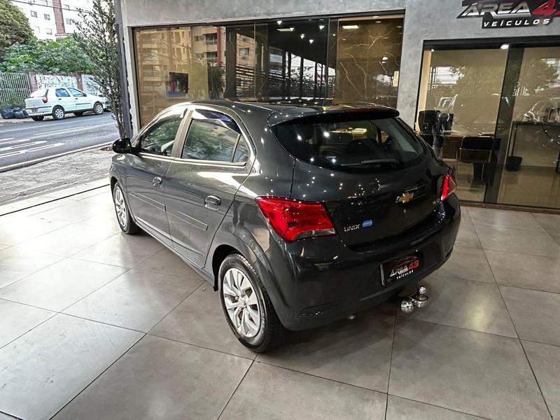 Chevrolet Onix 14mt LT - foto 9