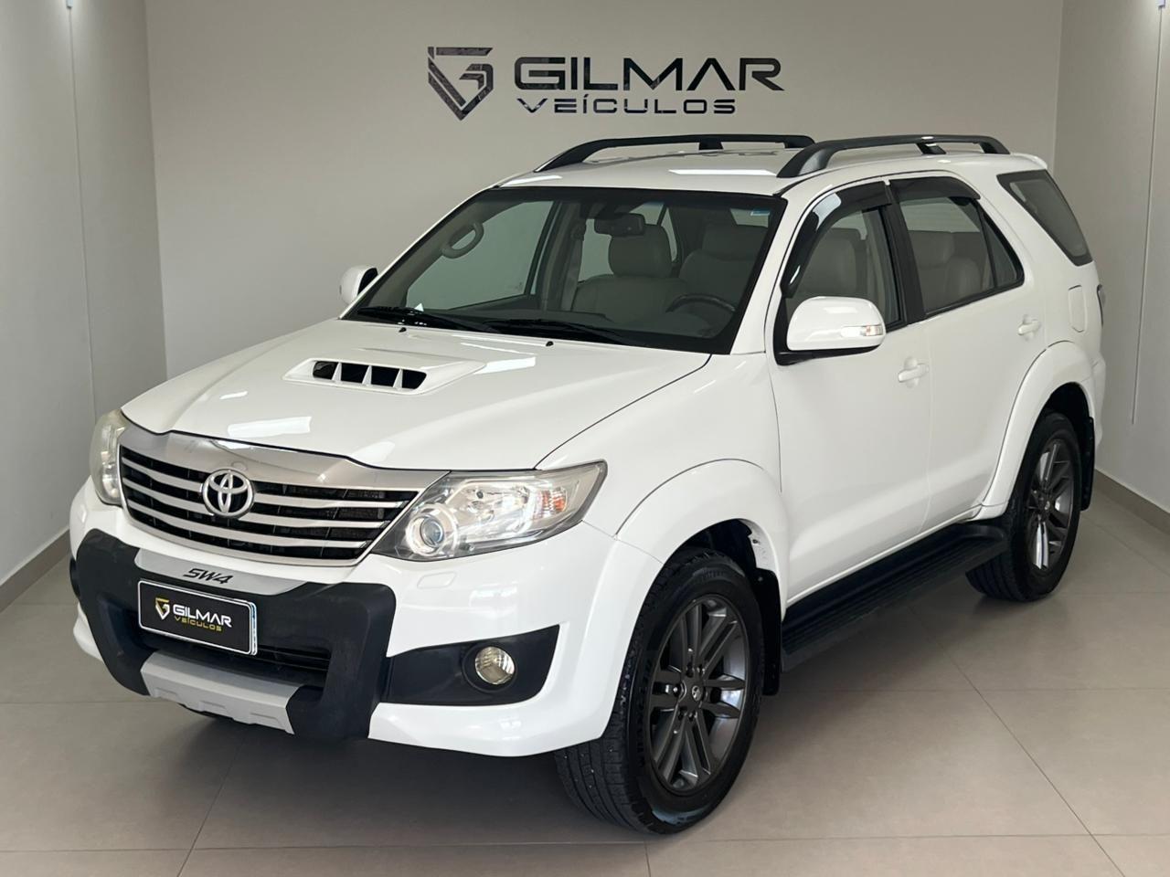 TOYOTA HILUX SW4 3.0 SRV 4X4 7 LUGARES 16V TURBO INTERCOOLER DIESEL 4P AUT