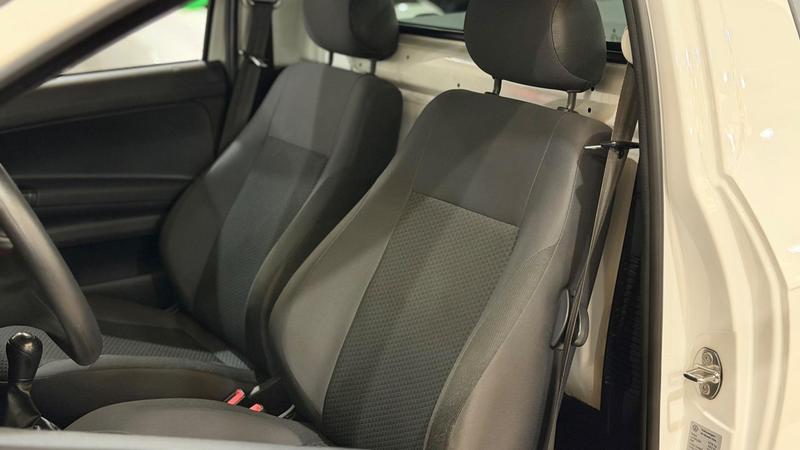 Volkswagen Saveiro Robust 1.6 Total Flex 8V - foto 16