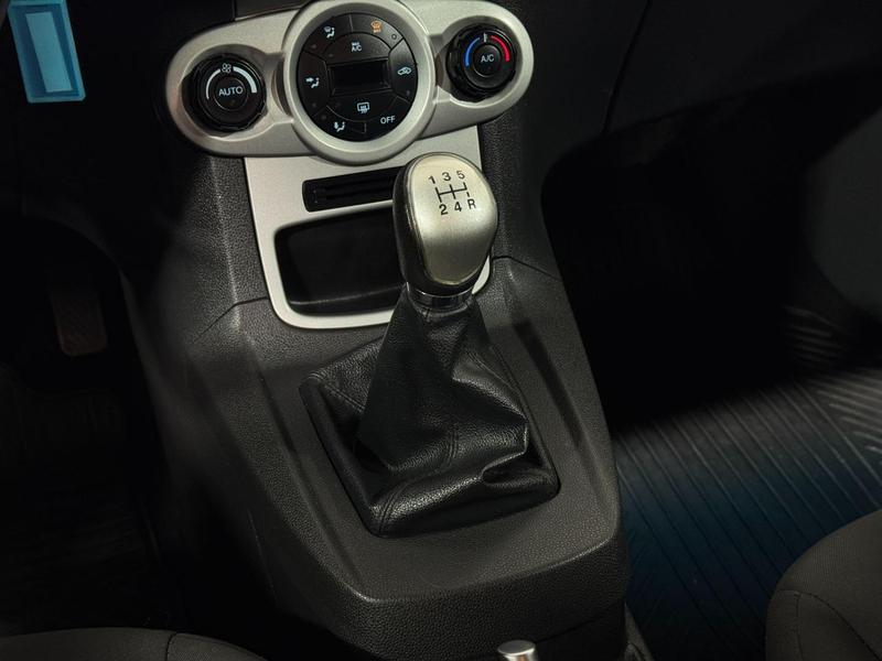 Ford Fiesta 16sel - foto 17