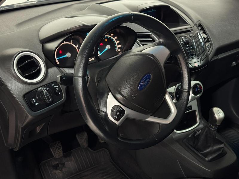 Ford Fiesta 16sel - foto 19