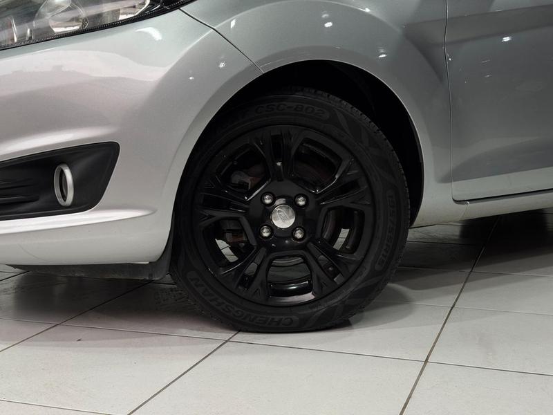 Ford Fiesta 16sel - foto 2
