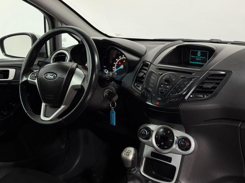 Ford Fiesta 16sel - foto 11