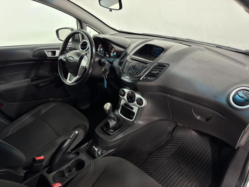 Ford Fiesta 16sel - foto 12